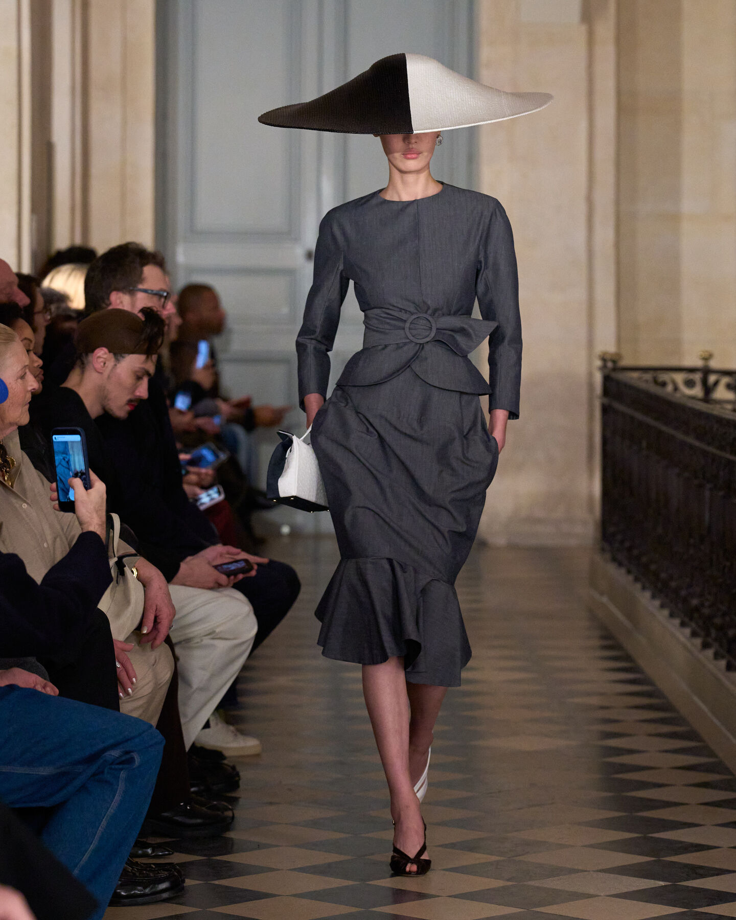 Look 24