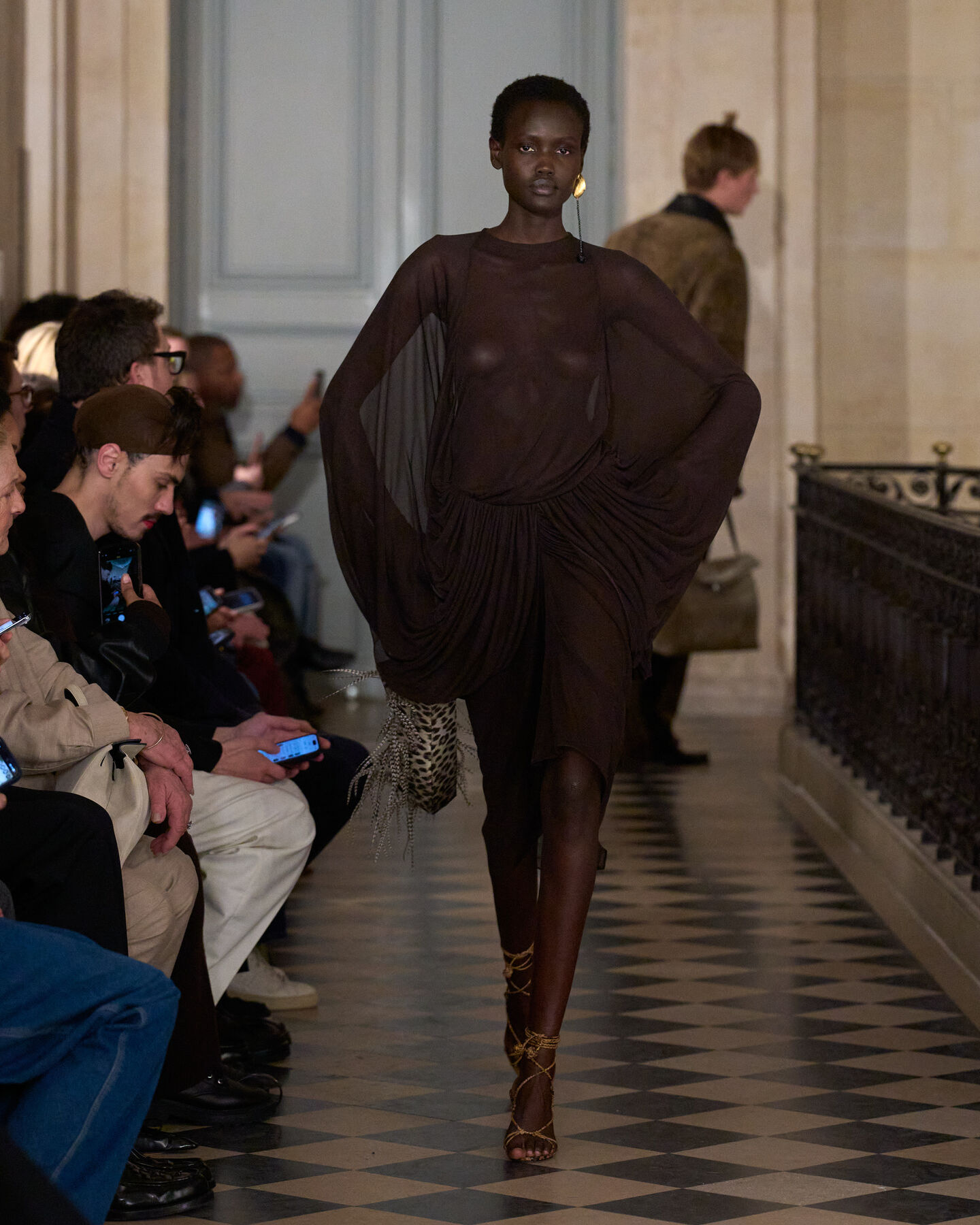 Look 32